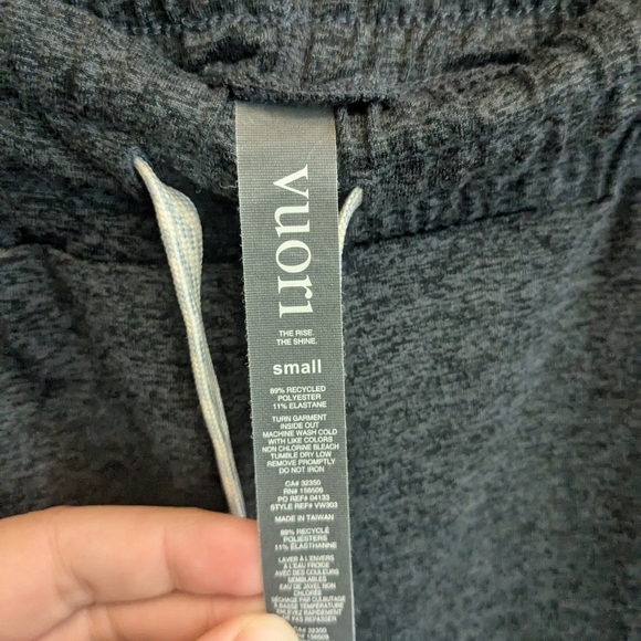 Vuori Performance Jogger In Charcoal - Picture 4 of 5